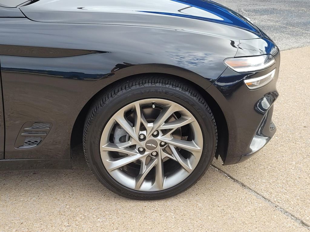 Used 2022 Genesis G70 2.0T image 7