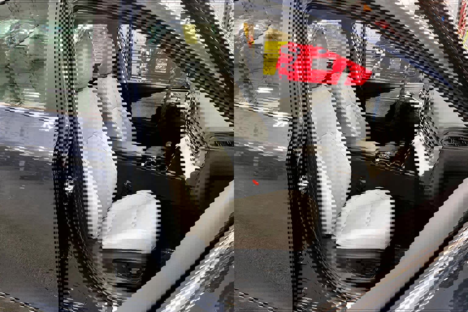 Used 2026 Toyota Camry XLE image 9