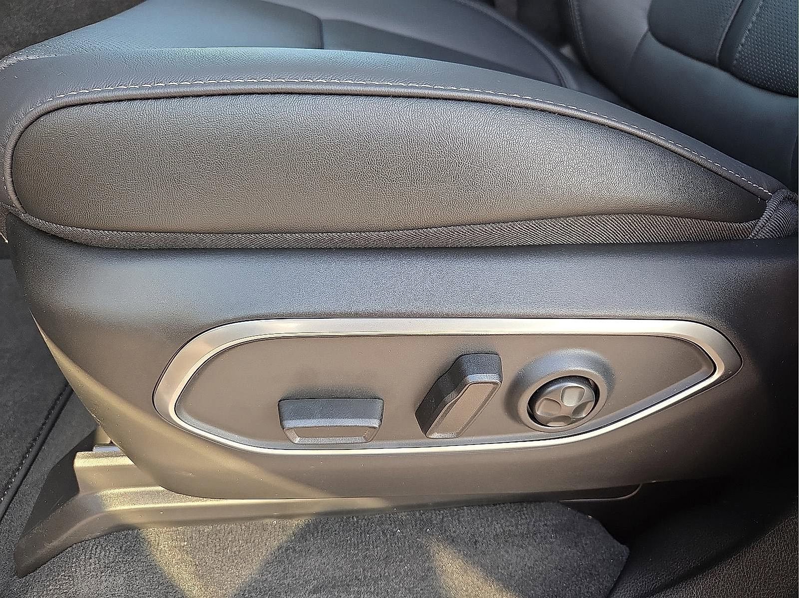 New 2025 Jeep Wagoneer L Series II w/ Premium Group I image 15