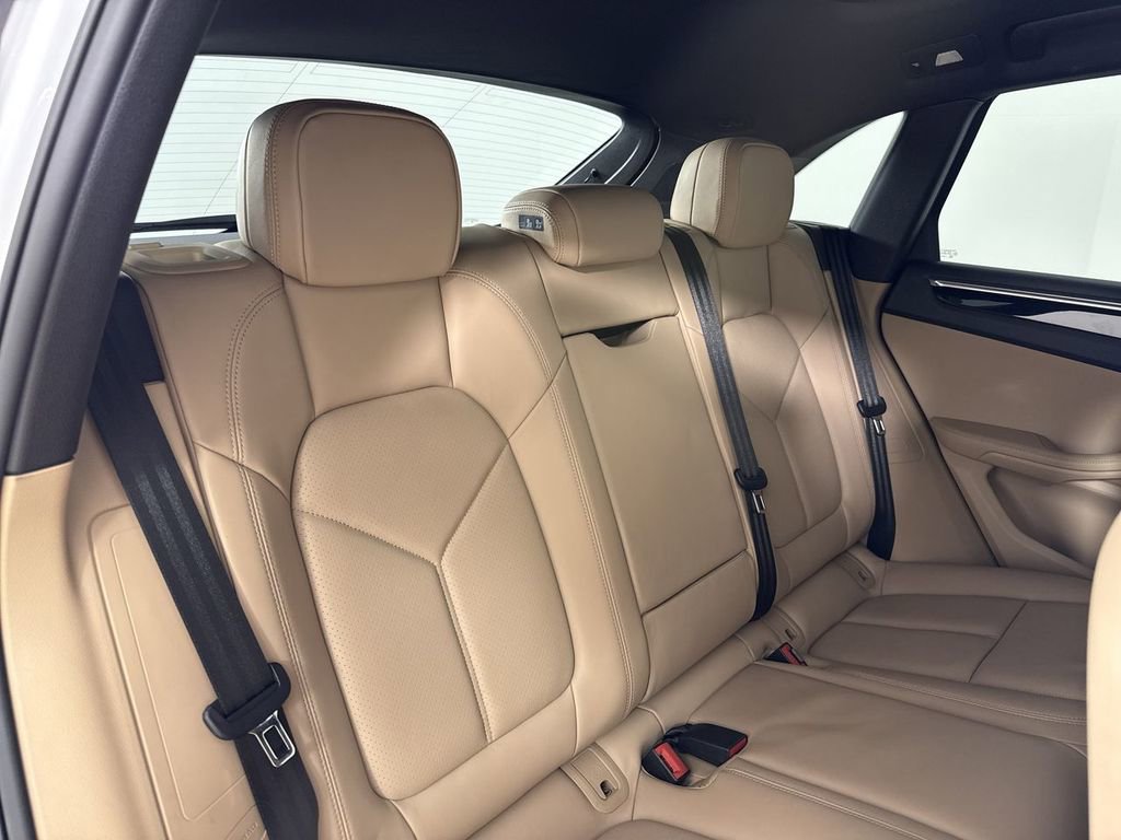 Certified 2025 Porsche Macan image 22