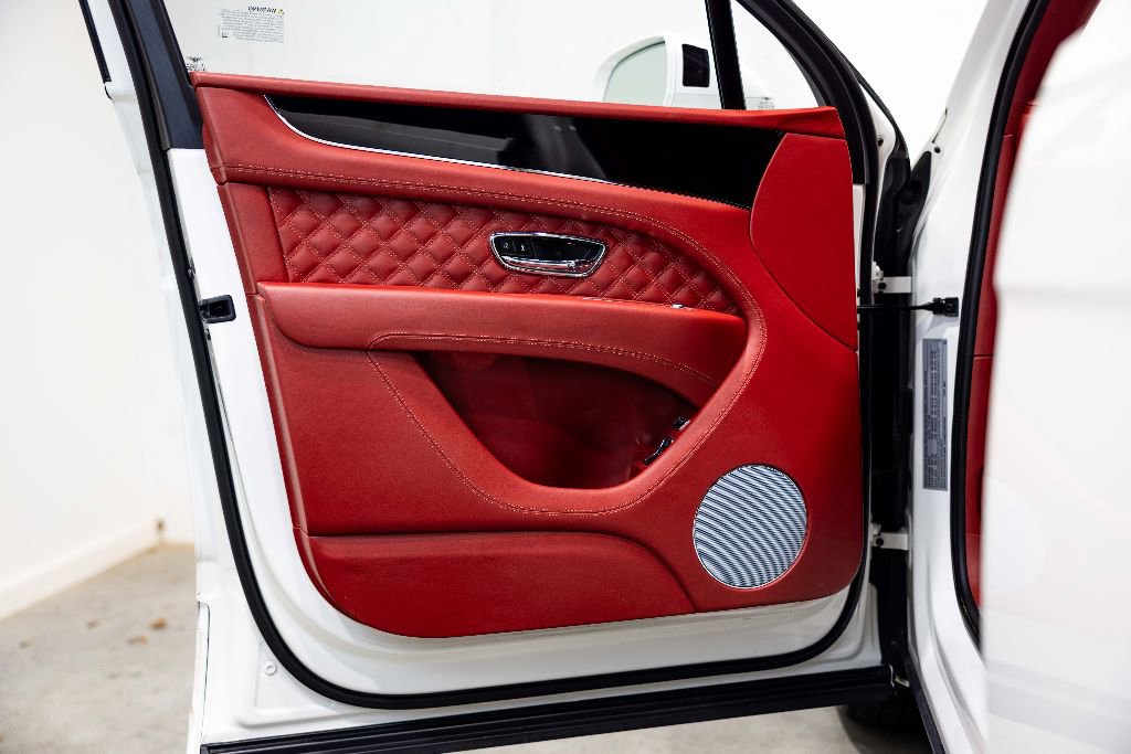 Used 2022 Bentley Bentayga image 9