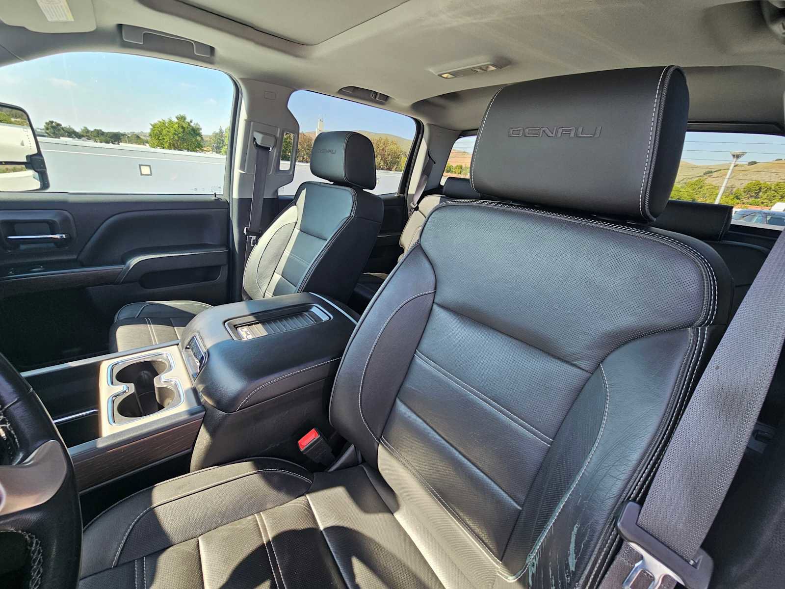Used 2017 GMC Sierra 2500 Denali w/ Duramax Plus Package AWD/4WD image 21