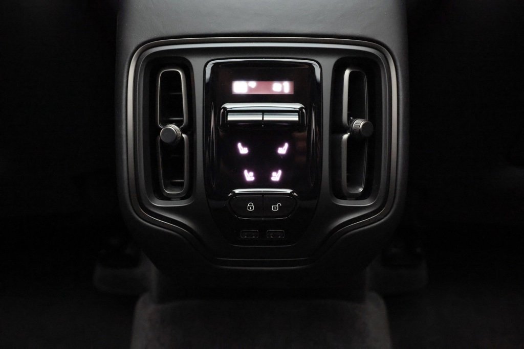 Used 2024 Aston Martin DBX 707 image 18