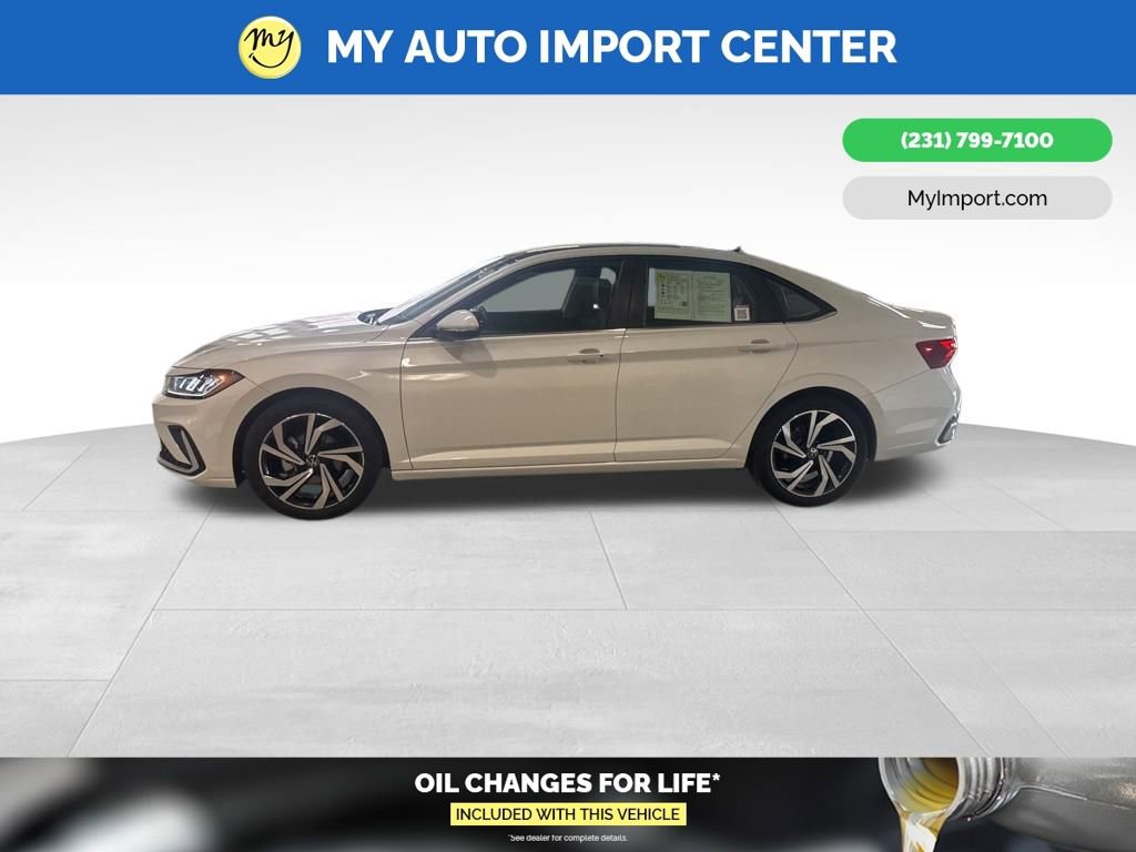 Used 2025 Volkswagen Jetta SEL image 4