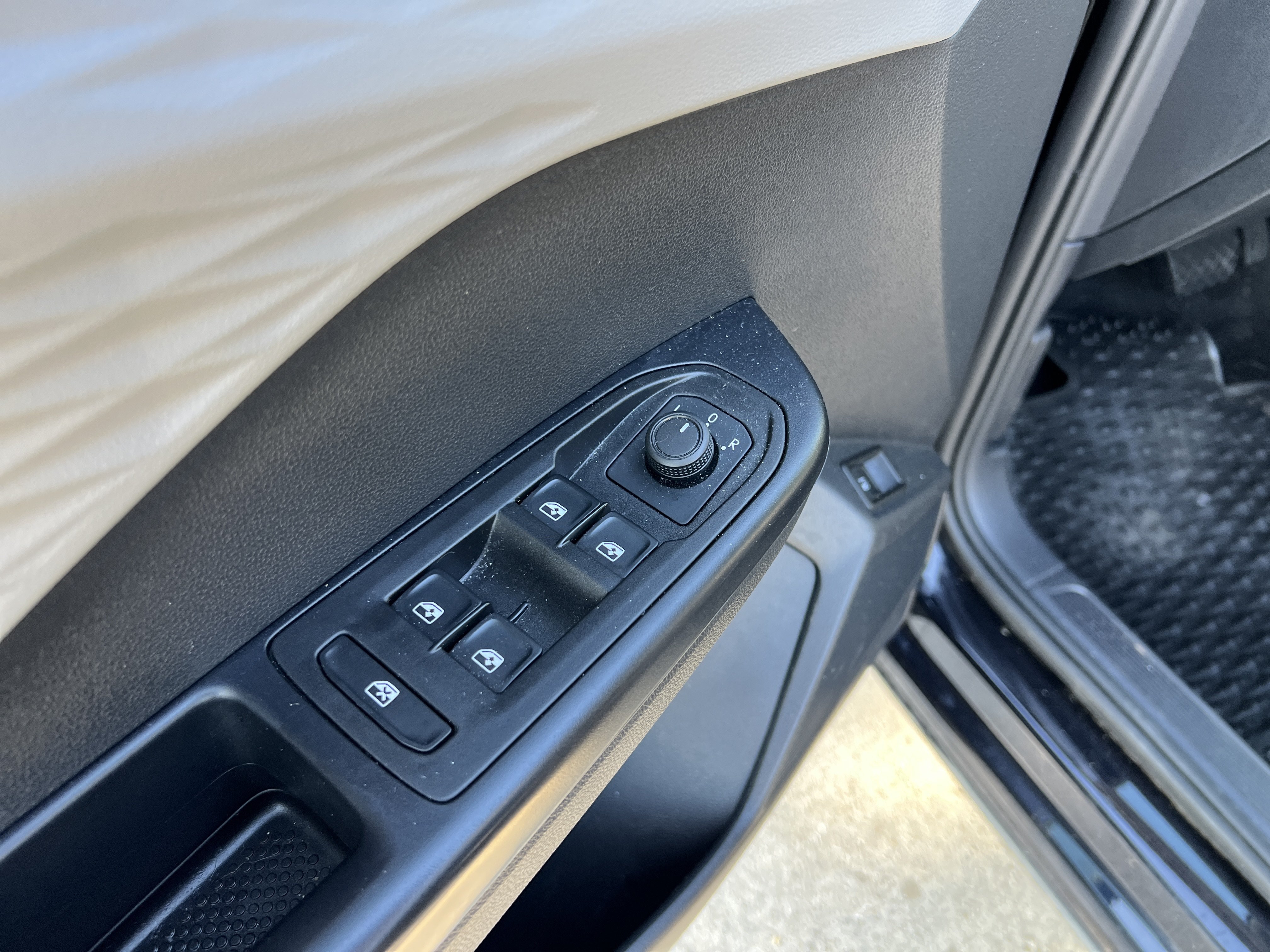 Certified 2024 Volkswagen Taos S FWD image 13