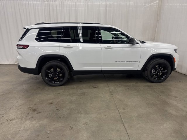 New 2025 Jeep Grand Cherokee L Altitude image 30