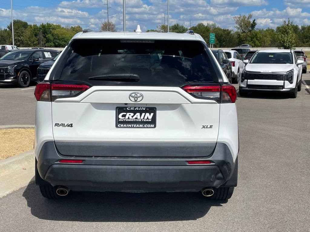 Used 2020 Toyota RAV4 XLE Premium FWD image 6
