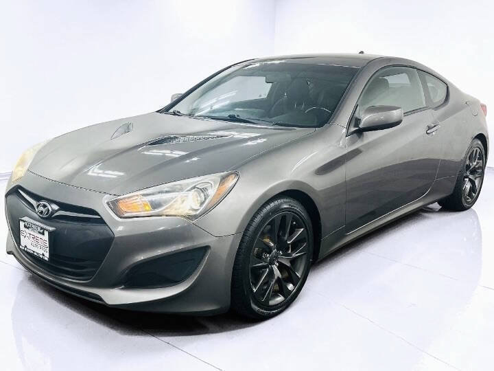 Used 2013 Hyundai Genesis 2.0T RWD image 3