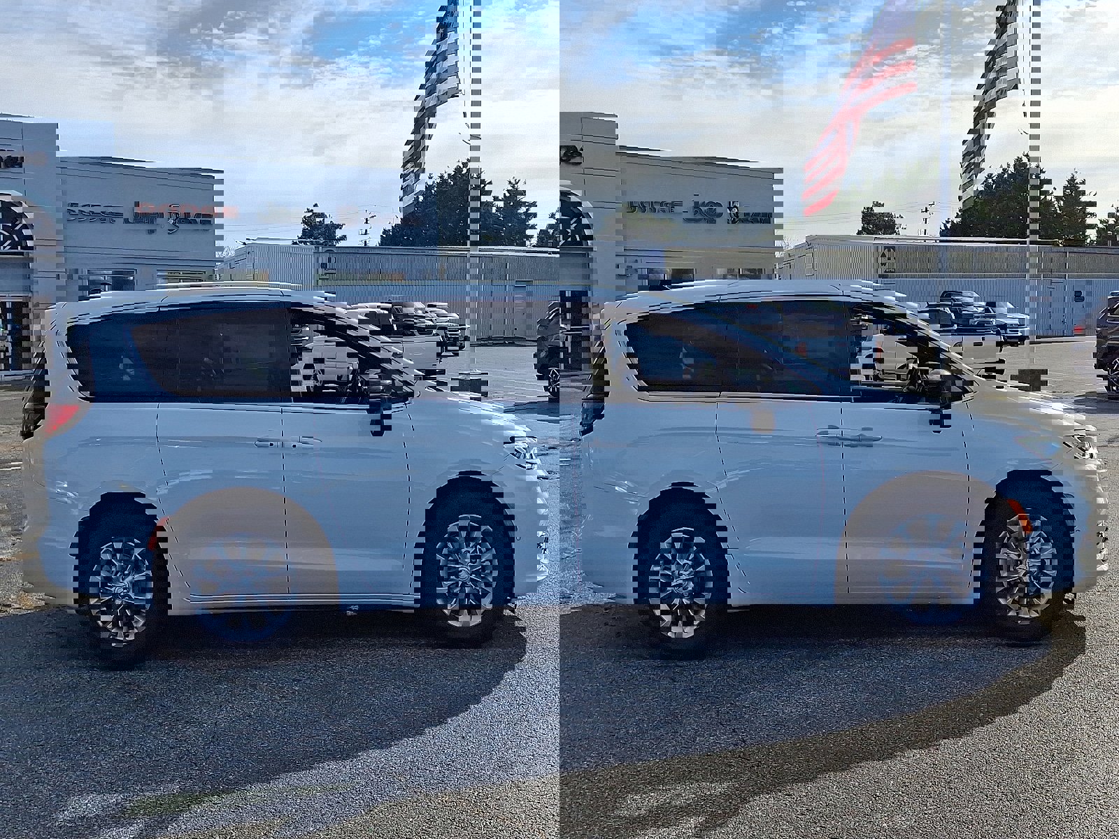 New 2026 Chrysler Pacifica Limited image 7