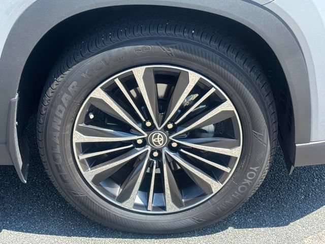 Used 2025 Toyota Grand Highlander AWD Hybrid image 17