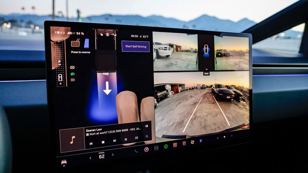 Used 2024 Tesla Cybertruck AWD Crew Cab image 29