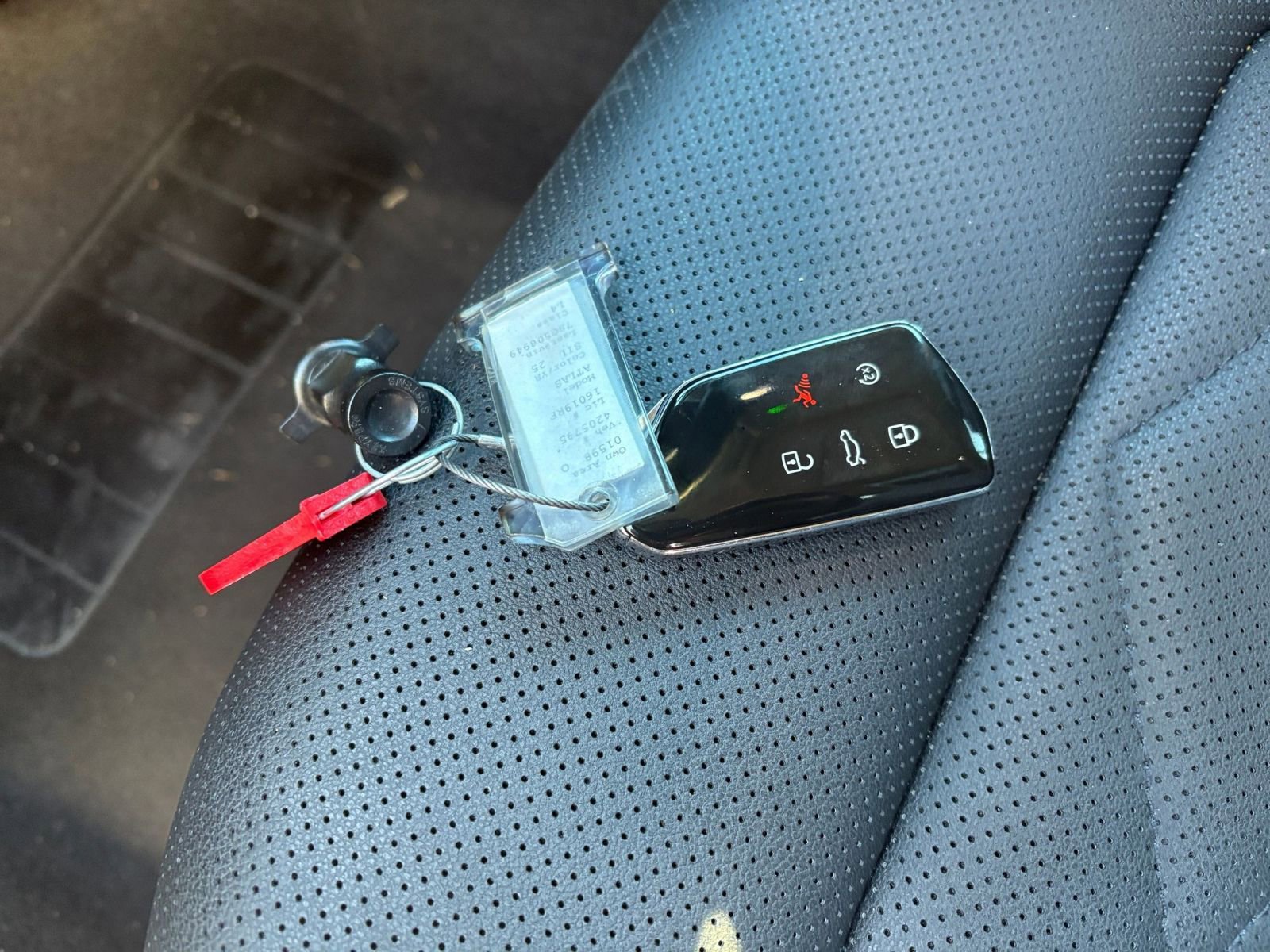 Used 2025 Volkswagen Atlas SE image 20