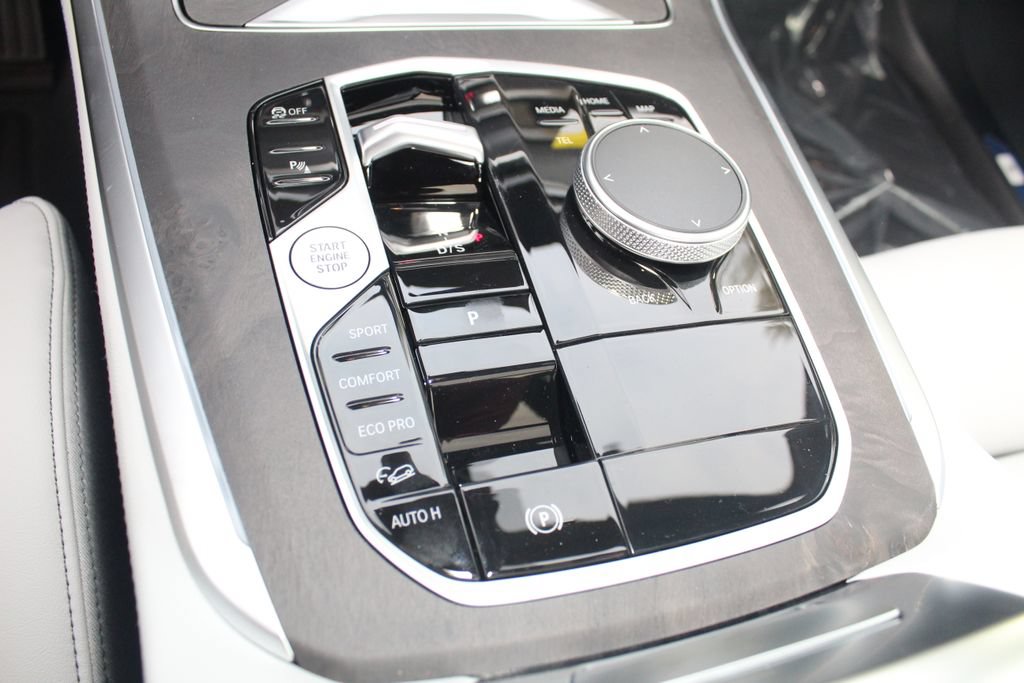 Used 2026 BMW X5 xDrive50e AWD/4WD image 13