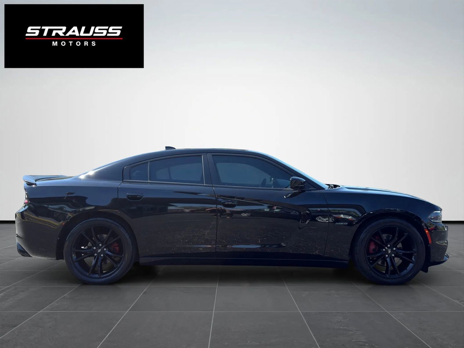 Used 2017 Dodge Charger R/T w/ Blacktop Package image 5