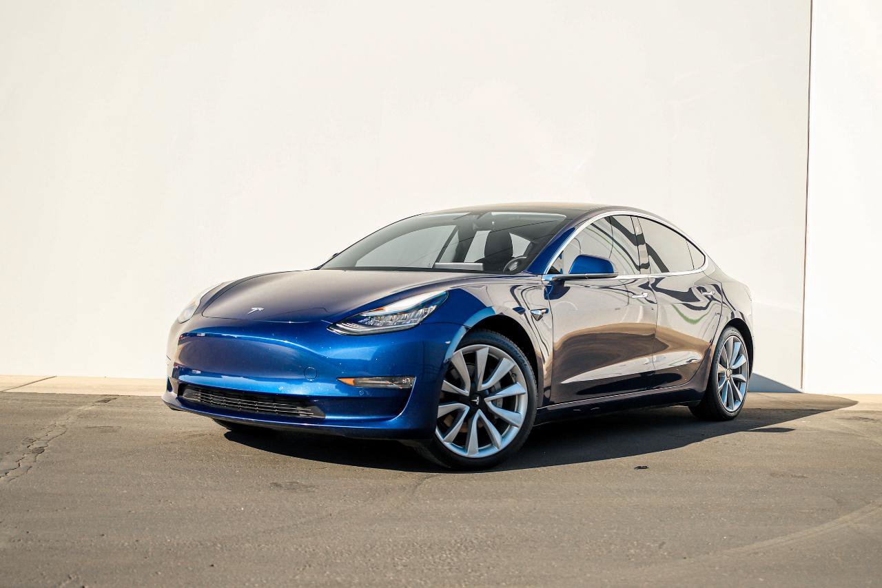 Used 2018 Tesla Model 3 Mid Range RWD image 3