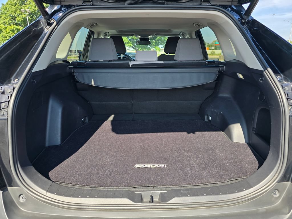 Certified 2022 Toyota RAV4 XLE w/ Convenience Package AWD/4WD image 19