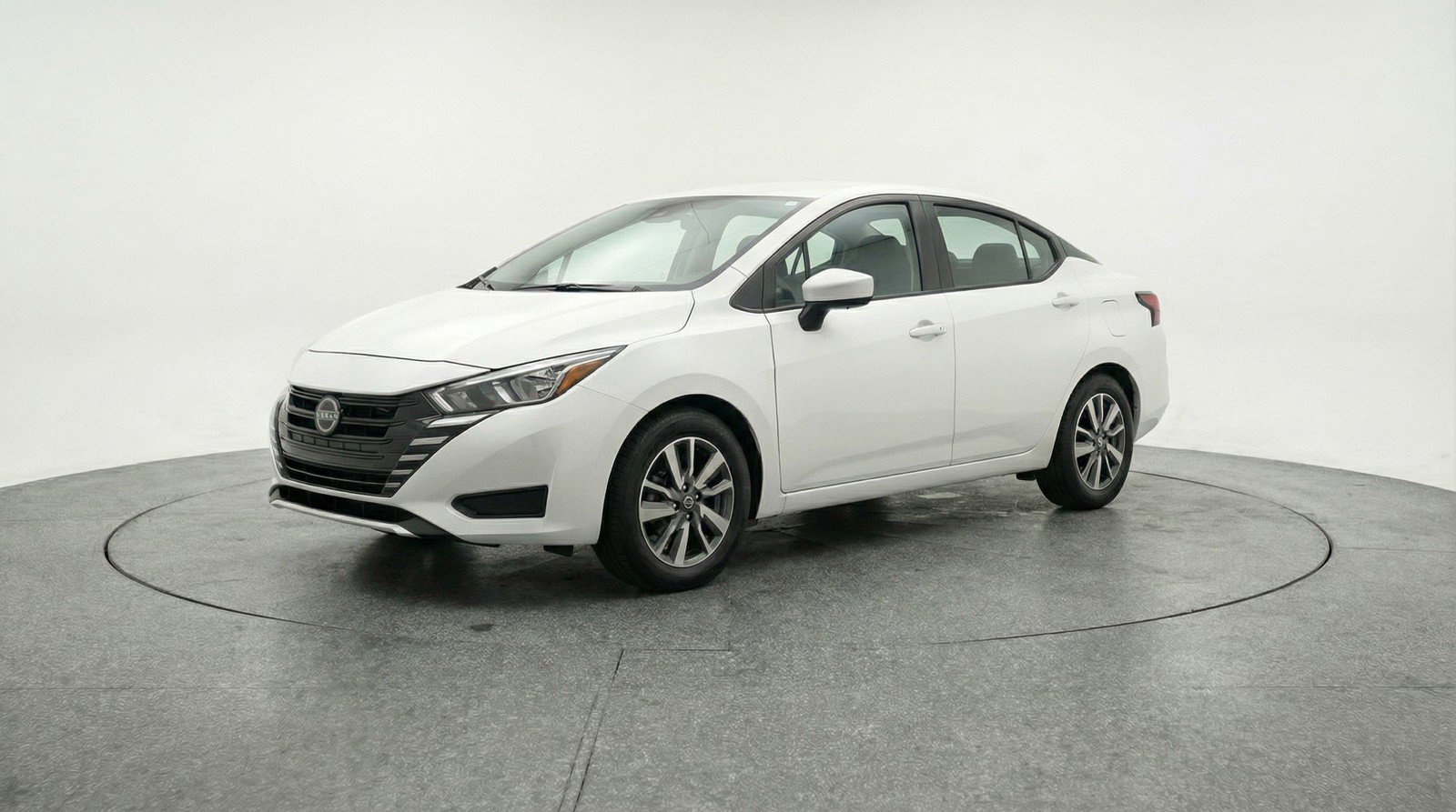 Used 2025 Nissan Versa SV image 3