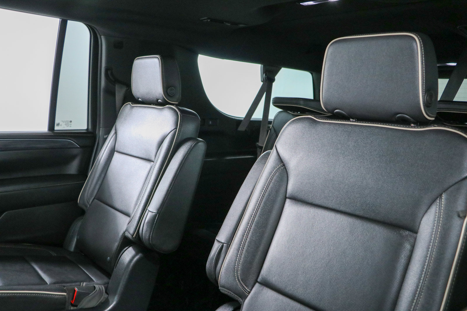 Used 2023 GMC Yukon XL SLT AWD/4WD image 28