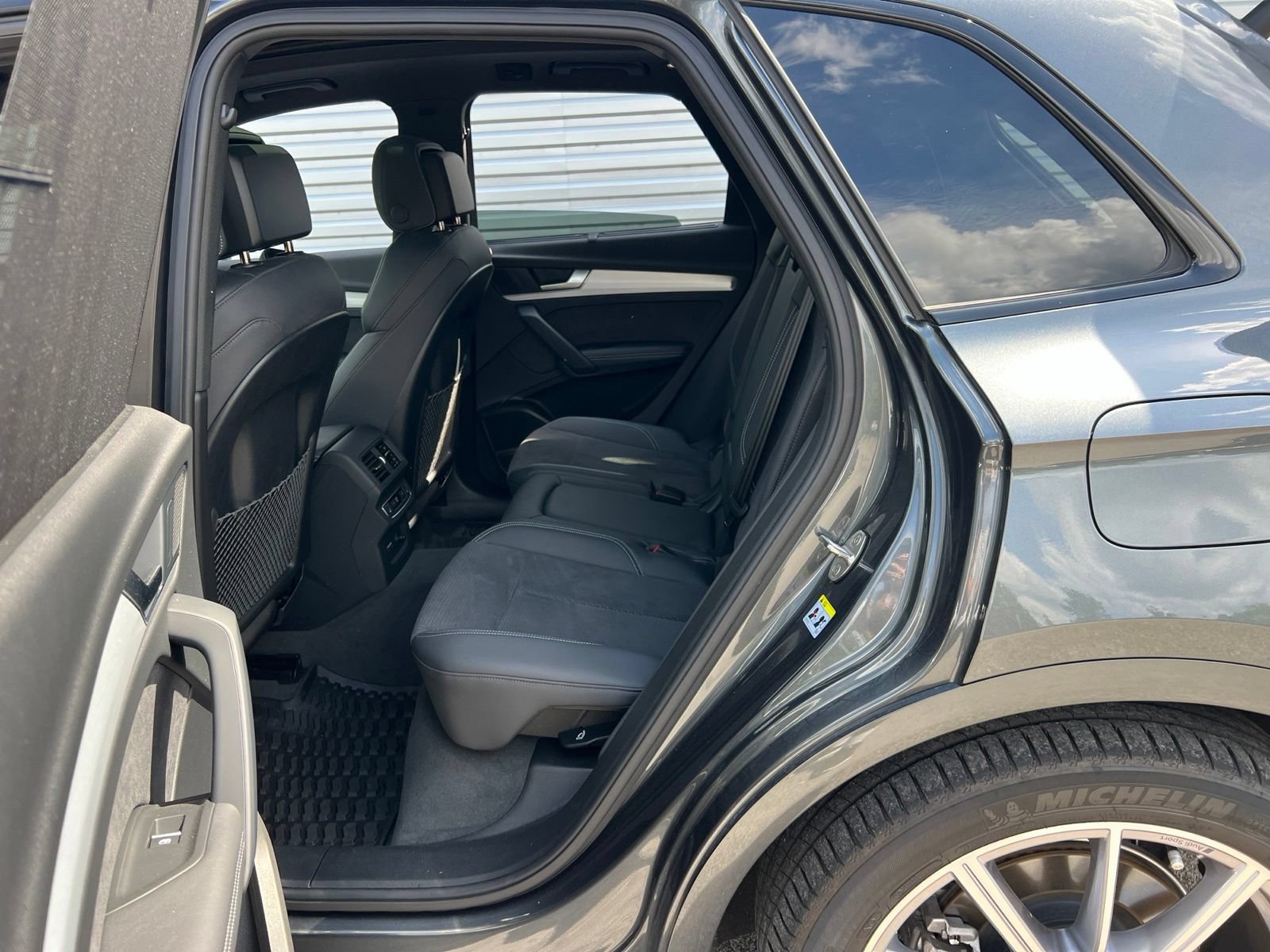 Used 2023 Audi Q5 e Prestige w/ Prestige Package AWD/4WD image 32
