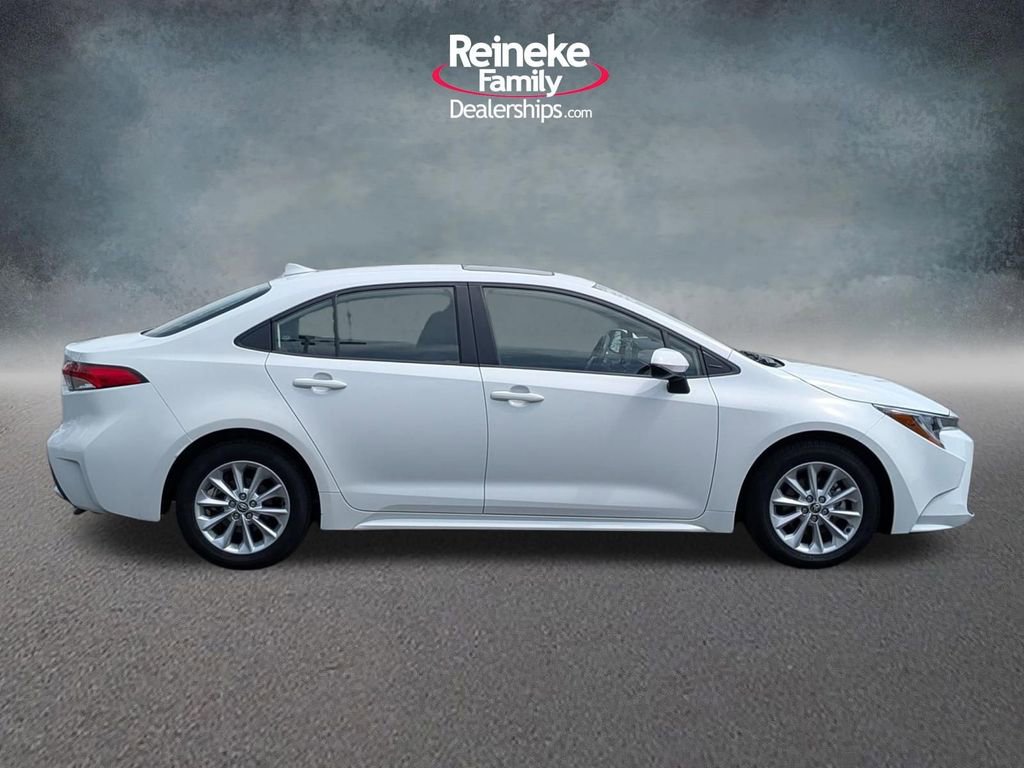 Used 2022 Toyota Corolla LE w/ LE Premium Package FWD image 4
