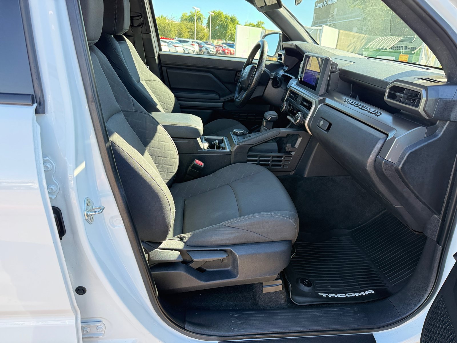 Used 2024 Toyota Tacoma SR5 AWD/4WD image 31