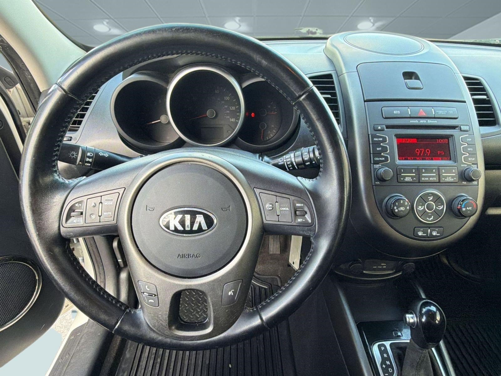 Used 2013 Kia Soul + FWD image 23