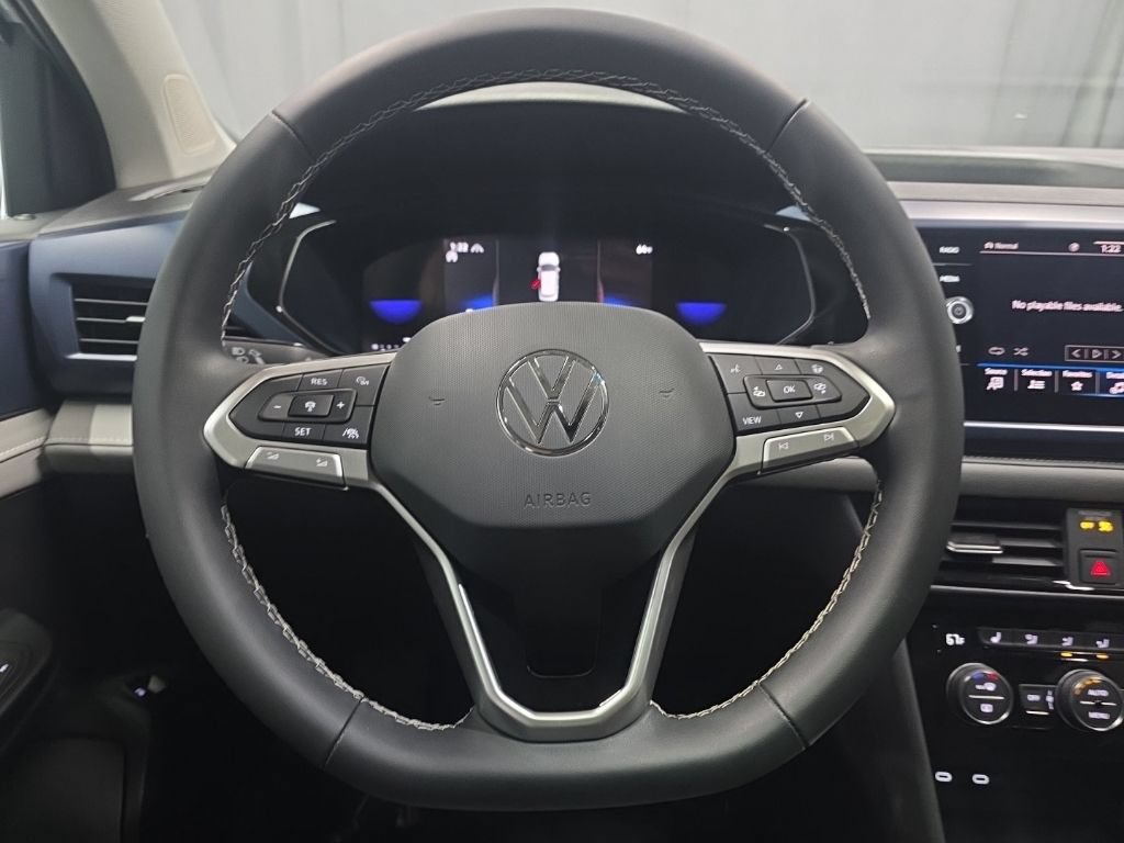 Used 2024 Volkswagen Taos SE AWD/4WD image 11
