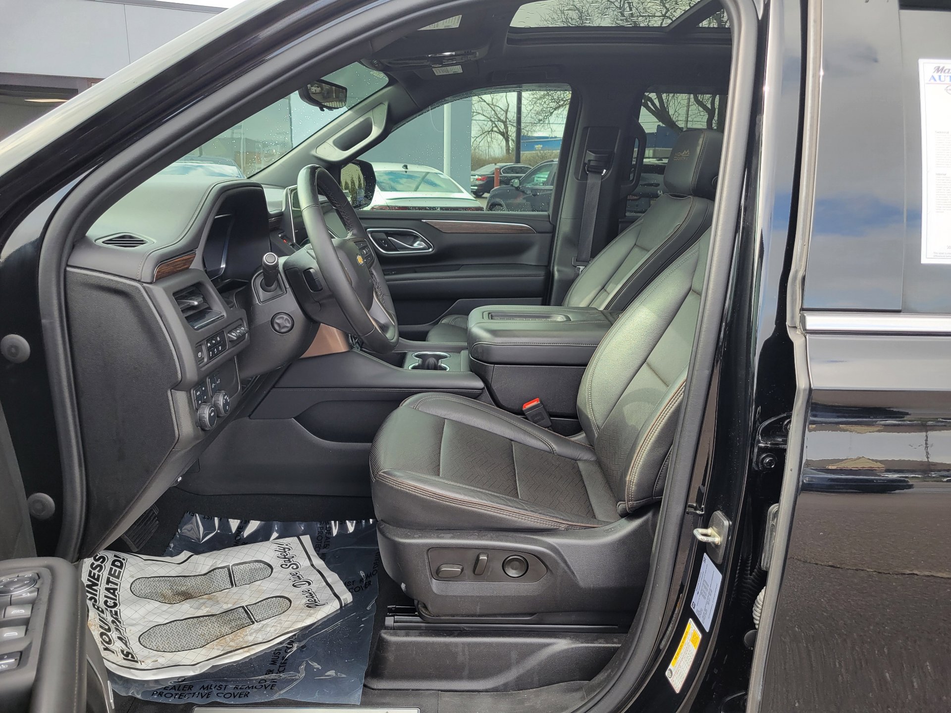 Used 2023 Chevrolet Suburban High Country image 16