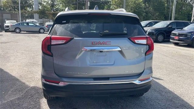Used 2024 GMC Terrain SLT image 25