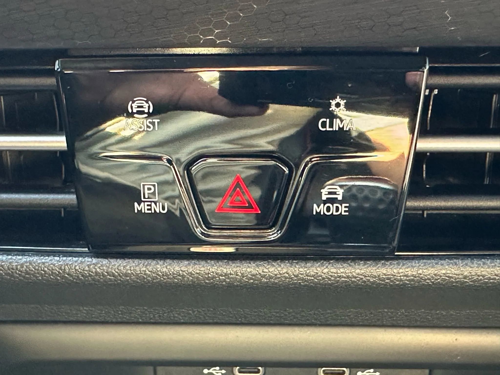 Used 2022 Volkswagen GTI SE image 20