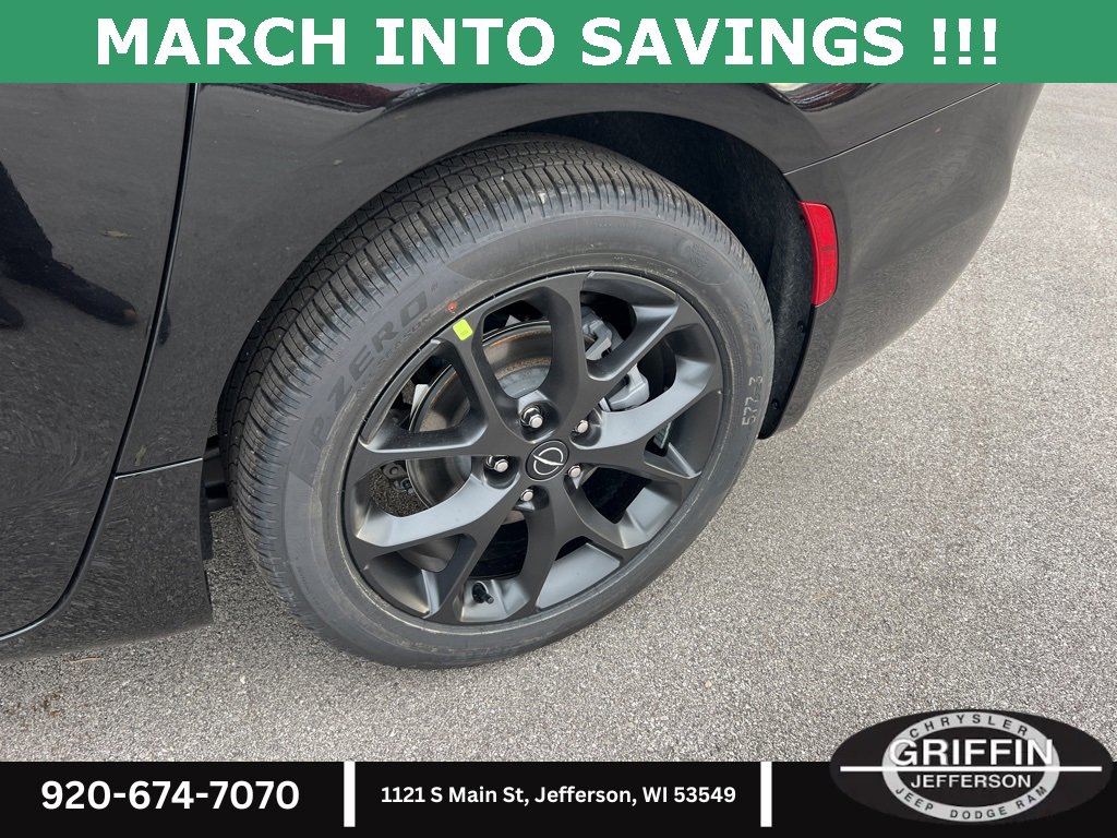 New 2026 Chrysler Pacifica Select w/ S Appearance Package image 11