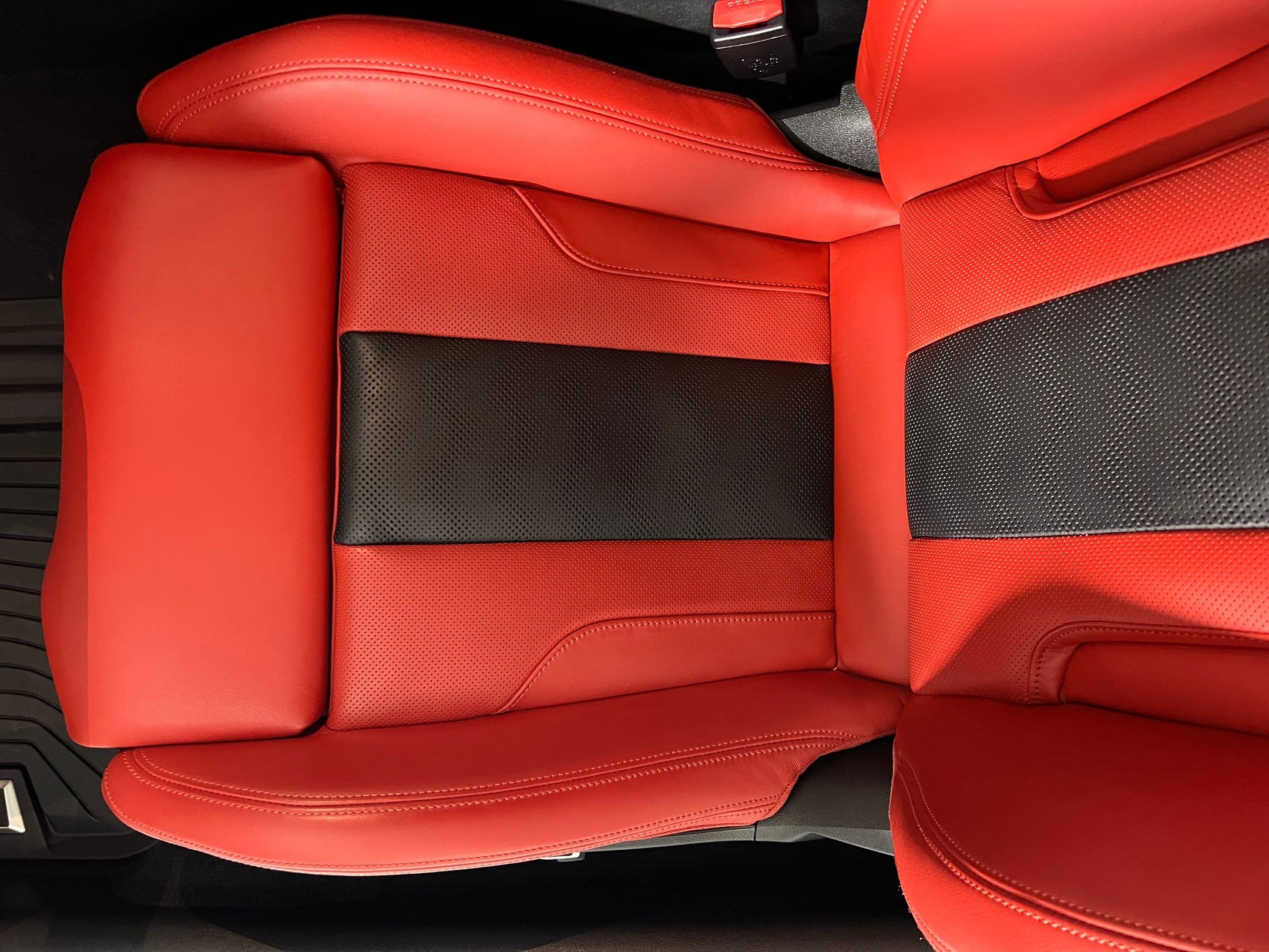 Used 2025 BMW M4 Coupe w/ Executive Package image 24