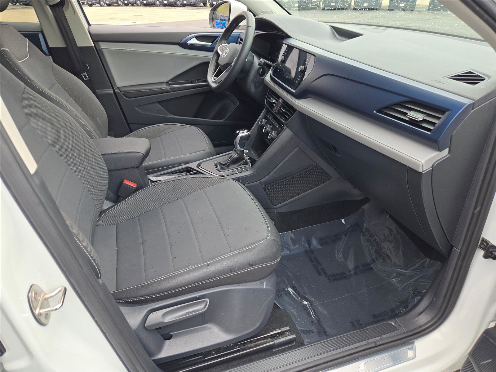 Used 2024 Volkswagen Taos SE FWD image 7