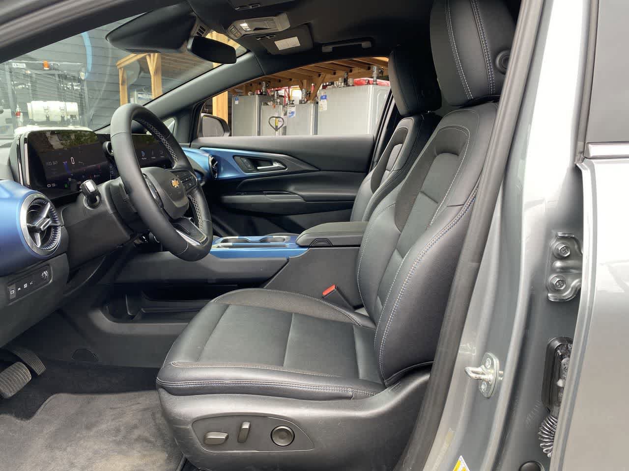 Used 2025 Chevrolet Equinox EV LT w/ Convenience Package FWD image 13