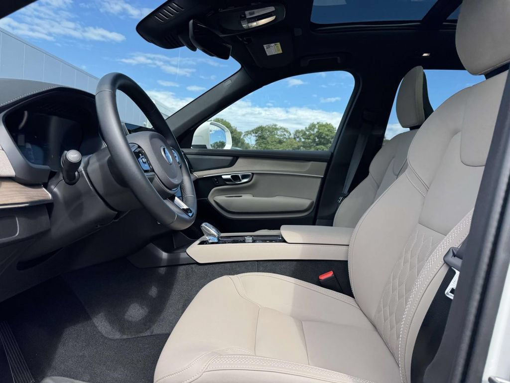 Used 2026 Volvo XC90 B6 Plus w/ Protection Package Premier AWD/4WD image 13