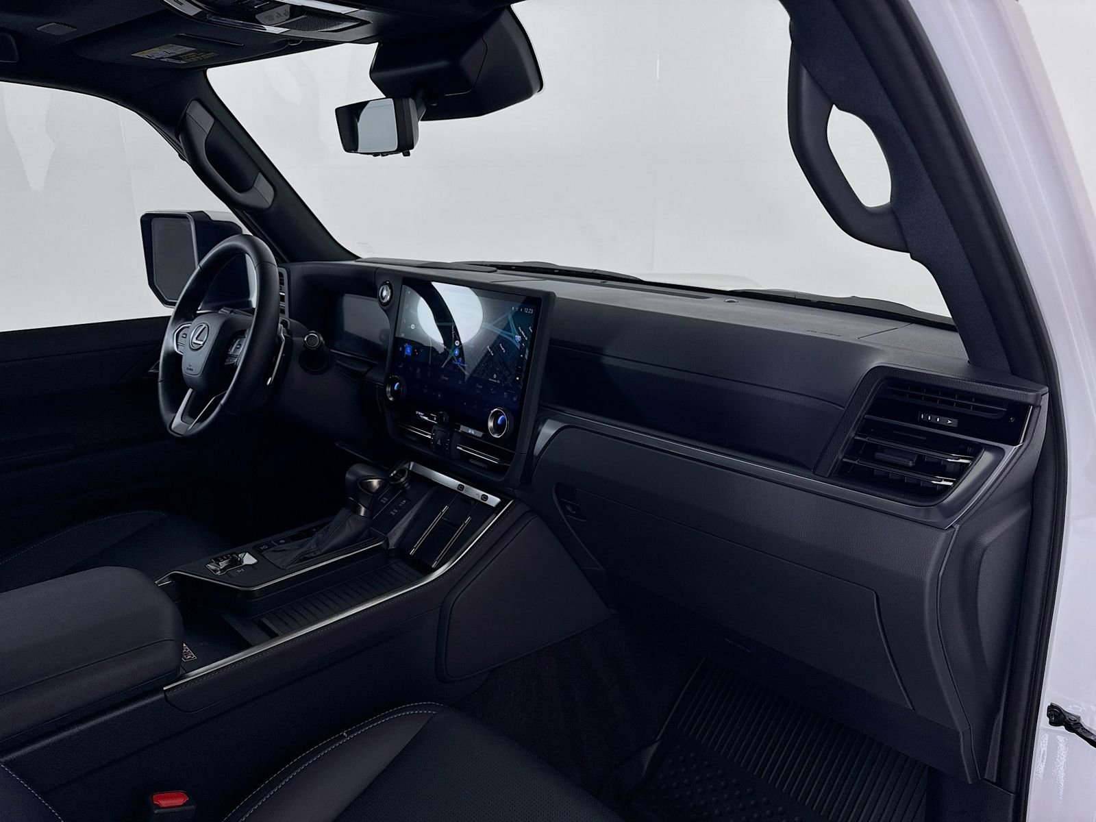 Used 2025 Lexus GX 550 w/ Accessory Package (2T) image 27