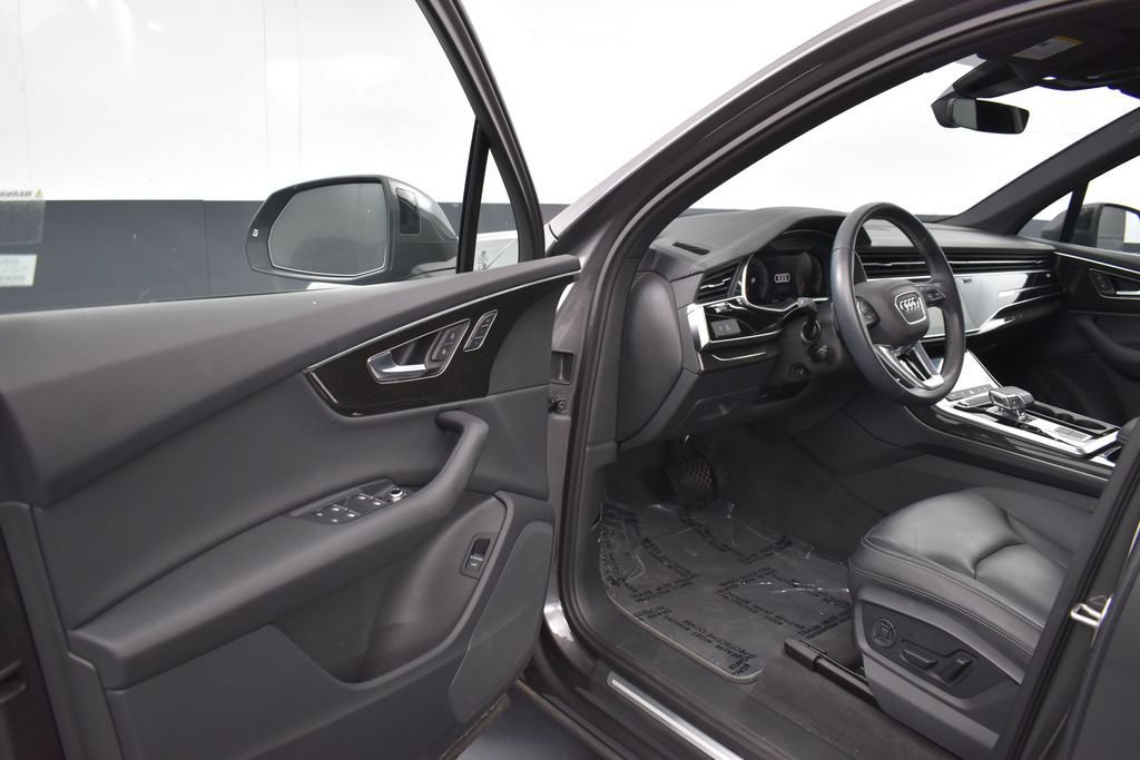 Used 2025 Audi Q7 2.0T Premium AWD/4WD image 5