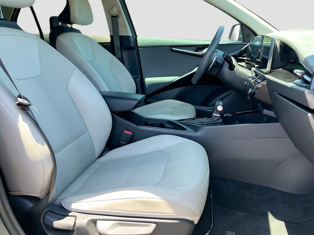 Used 2023 Kia Niro EX FWD image 28