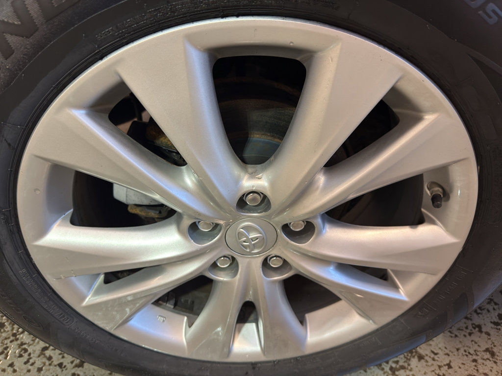 Used 2015 Toyota RAV4 Limited image 35