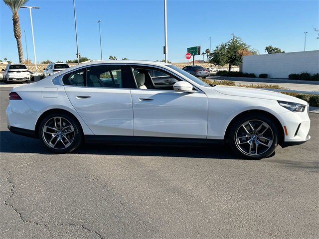 New 2025 BMW i5 eDrive40i w/ Premium Package image 5