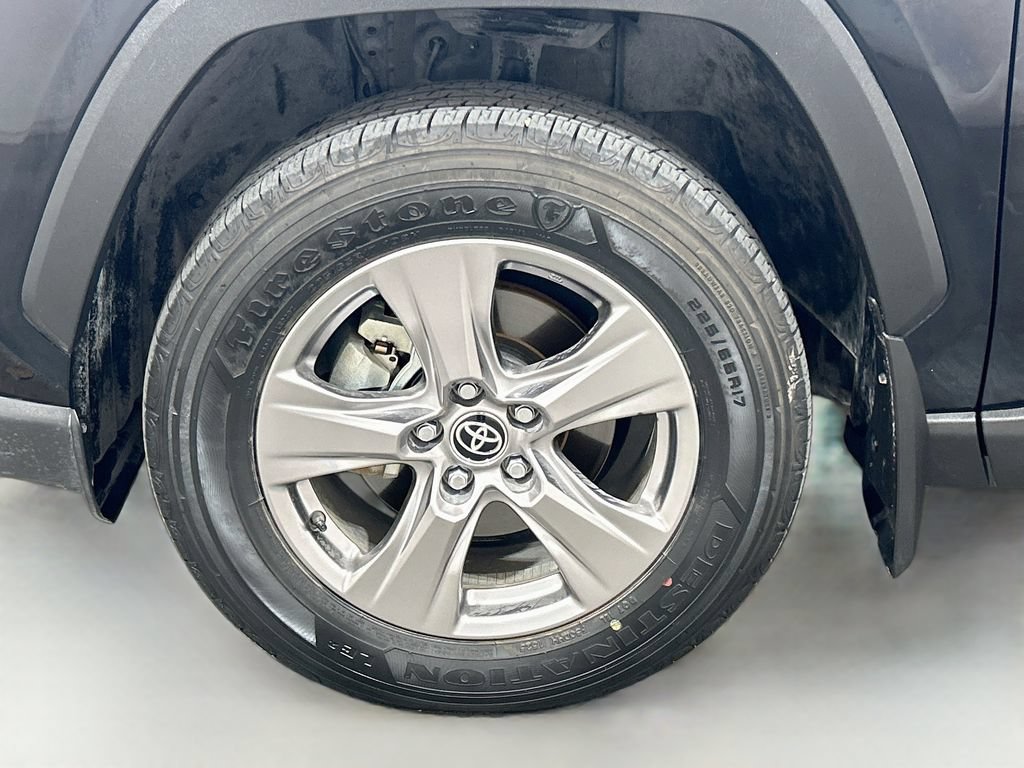 Used 2025 Toyota RAV4 LE AWD/4WD image 28