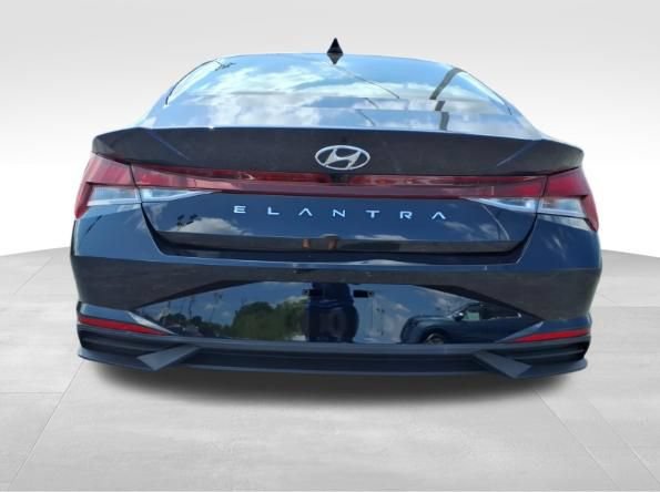 Used 2023 Hyundai Elantra SEL FWD image 4