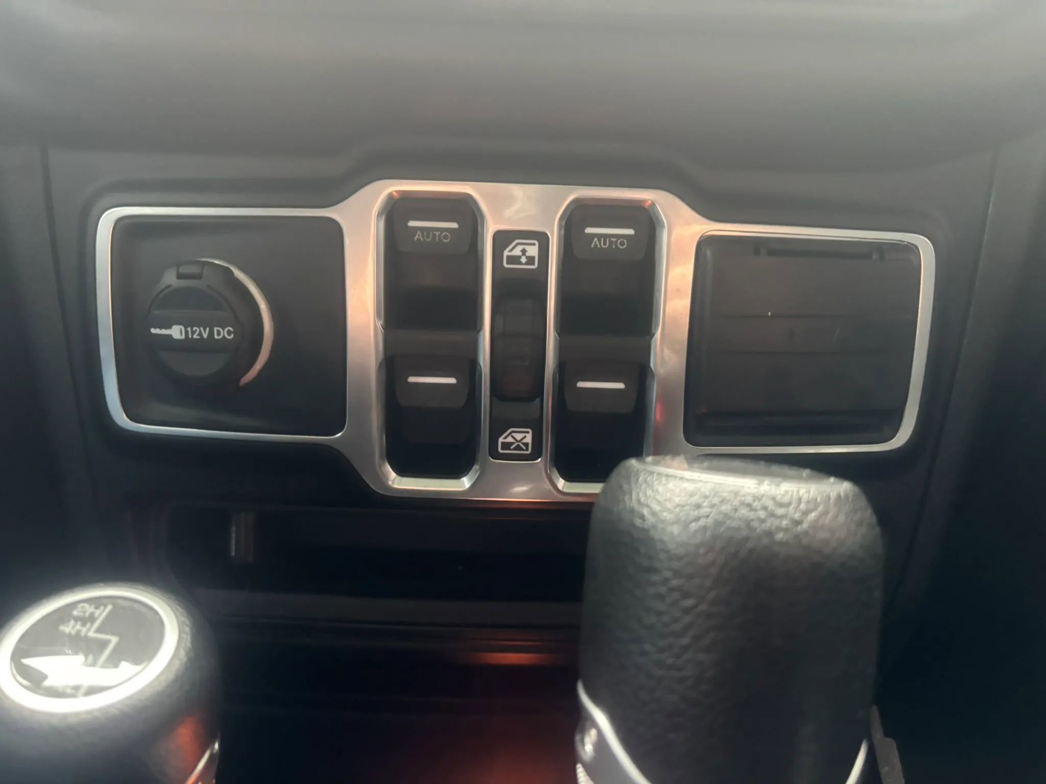 Used 2019 Jeep Wrangler Unlimited Sahara AWD/4WD image 23