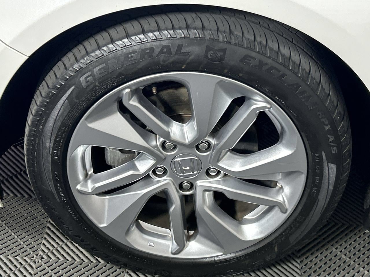 Used 2018 Honda Accord LX image 9