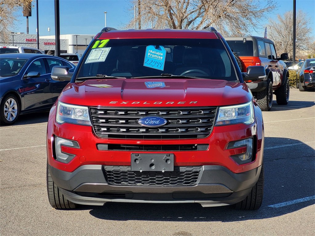 Used 2017 Ford Explorer XLT w/ Equipment Group 202A image 5