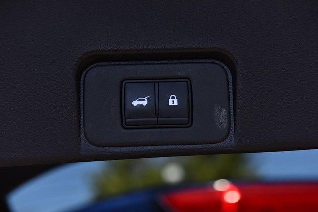 Certified 2025 Nissan Rogue SV image 25