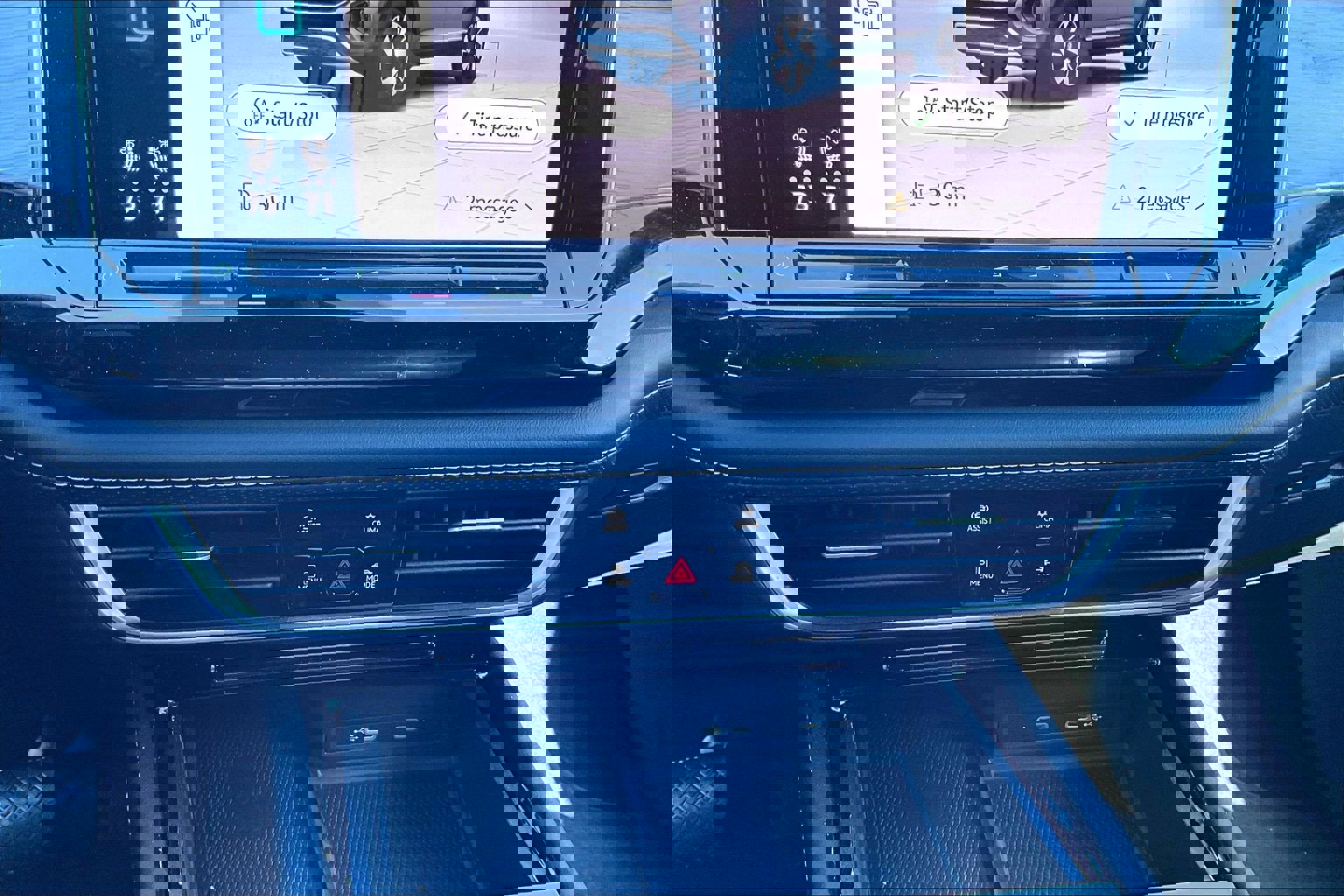 Used 2024 Volkswagen Atlas Cross Sport SE w/ Panoramic Sunroof Package image 15