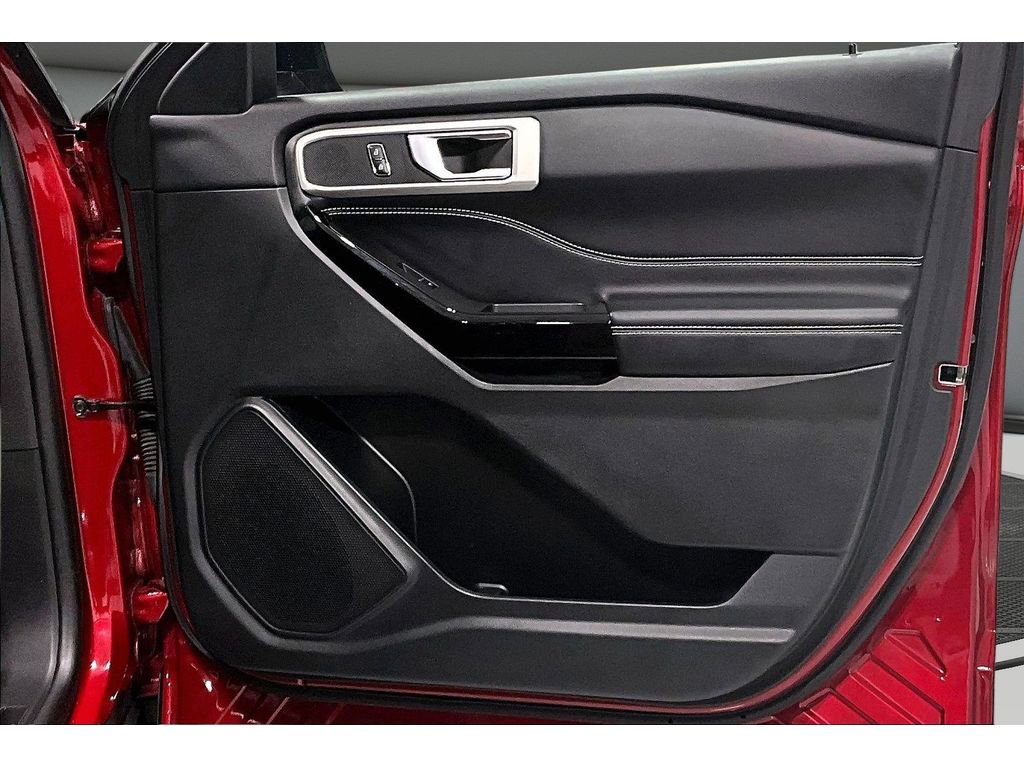Used 2023 Ford Explorer ST image 25