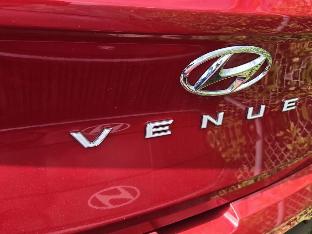 Used 2023 Hyundai Venue SEL FWD image 7