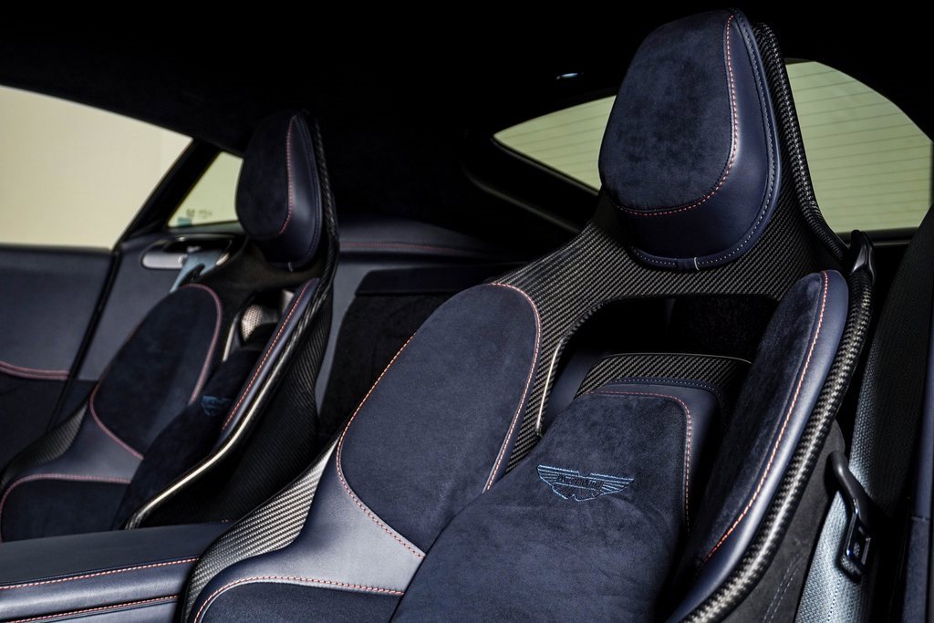 Used 2025 Aston Martin V8 Vantage Coupe image 21